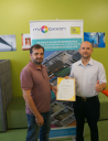Дмитрий Шелестов (справа), коммерческий директор ООО Агрегатор с сертификатом Золотой Партнер ITV|AxxonSoft
